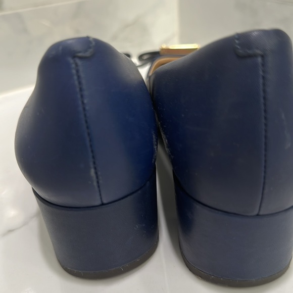 Pointy Toe Block Heel Cole Haan Logo Bow Pump Navy. EUC Padded and Comfortable. - Picture 6 of 12